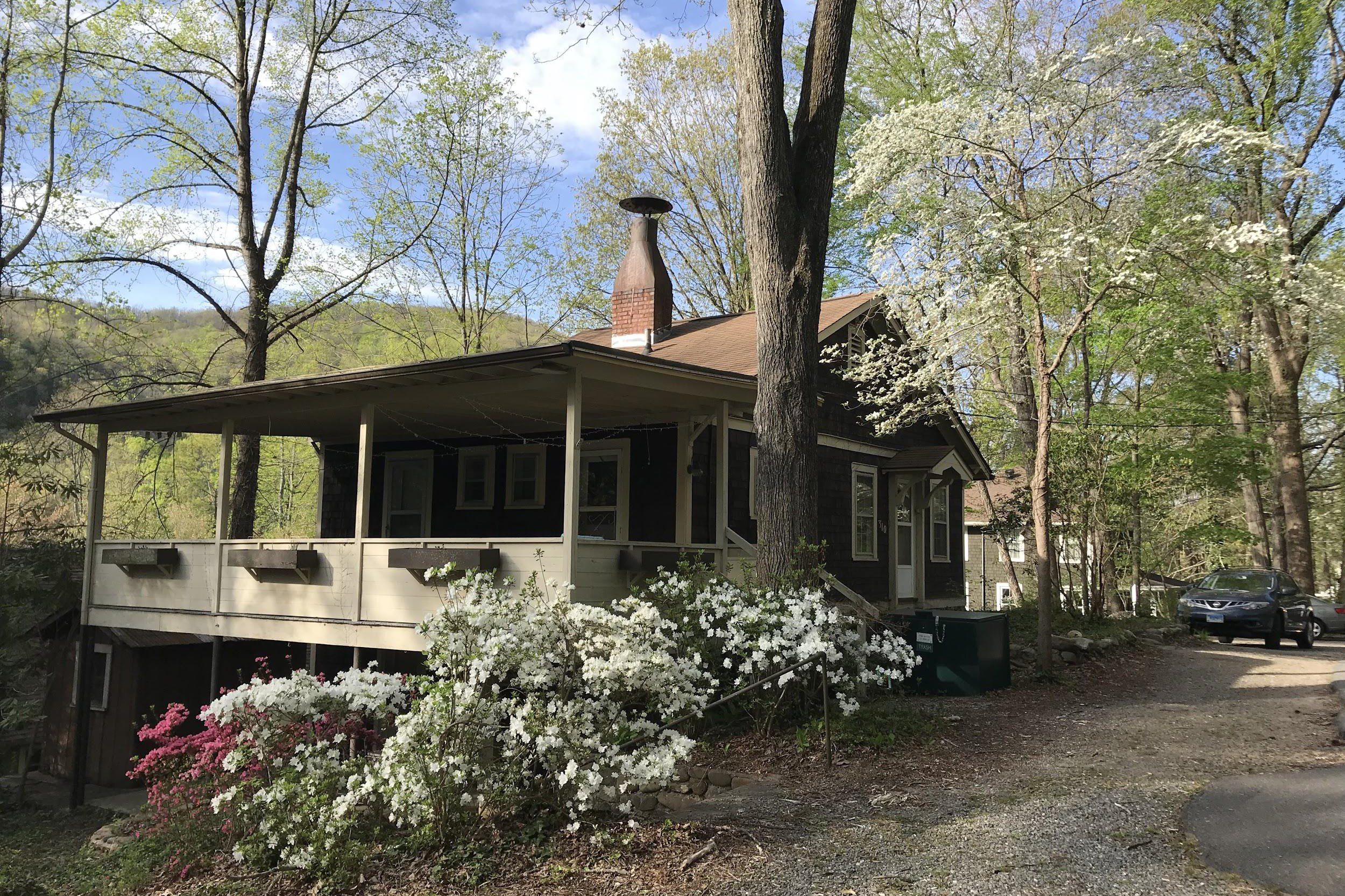 View of Walnut Lodge in the Spring time.